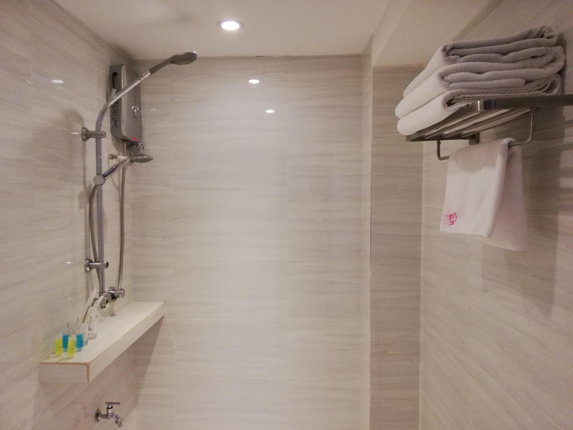 Ease Hotel Kota Kinabalu Eksteriør billede